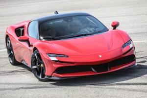 Ferrari SF90 Stradale 2019 года 